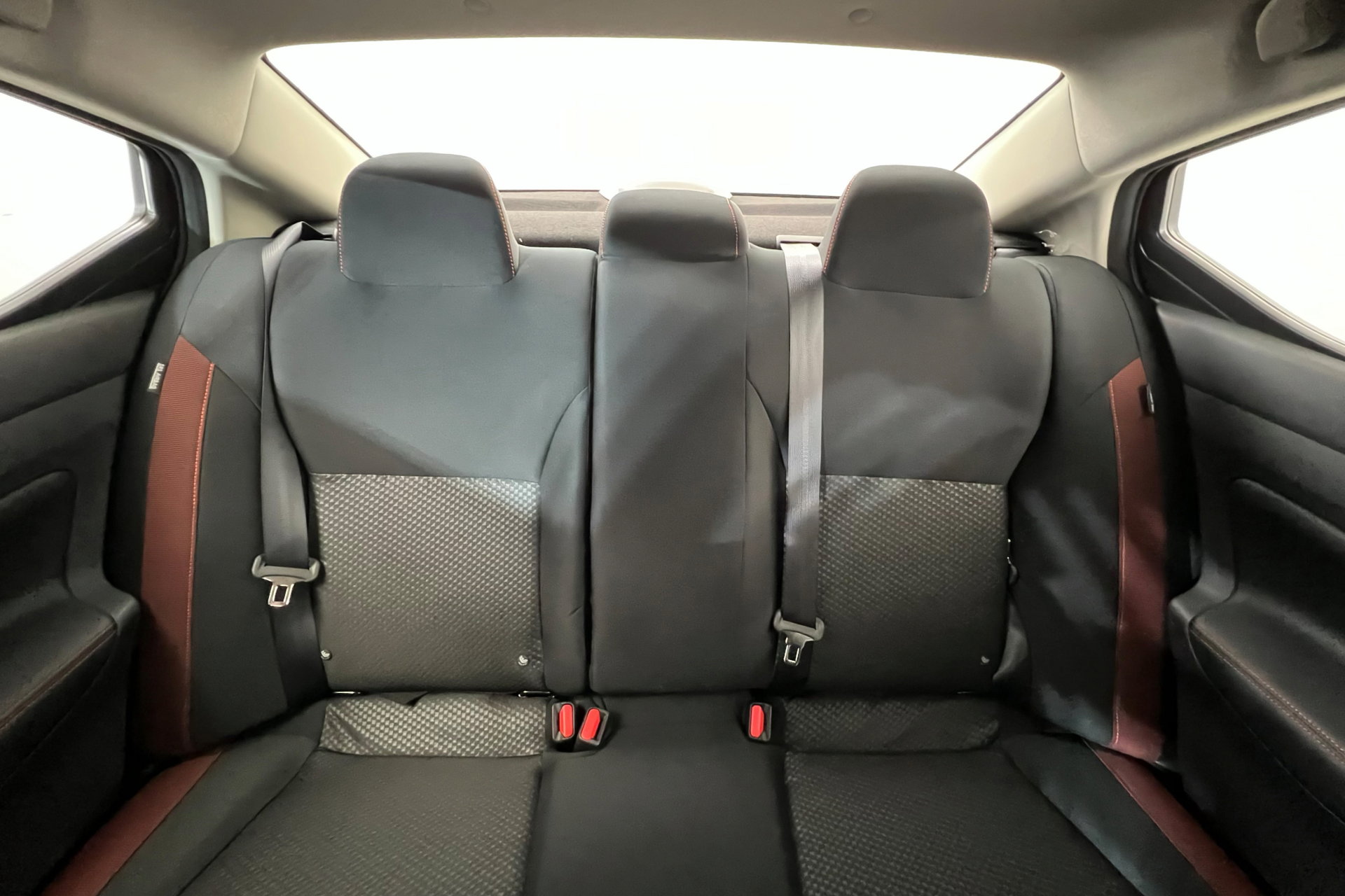 2025 Nissan Versa SR photo 23