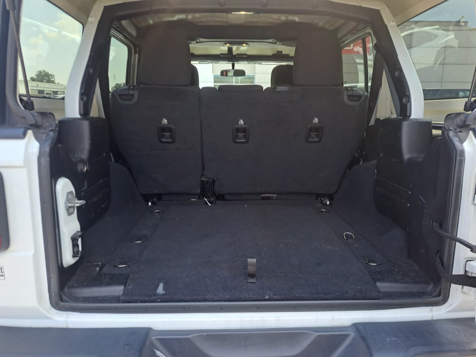 2019 Jeep Wrangler Unlimited Sahara photo 25