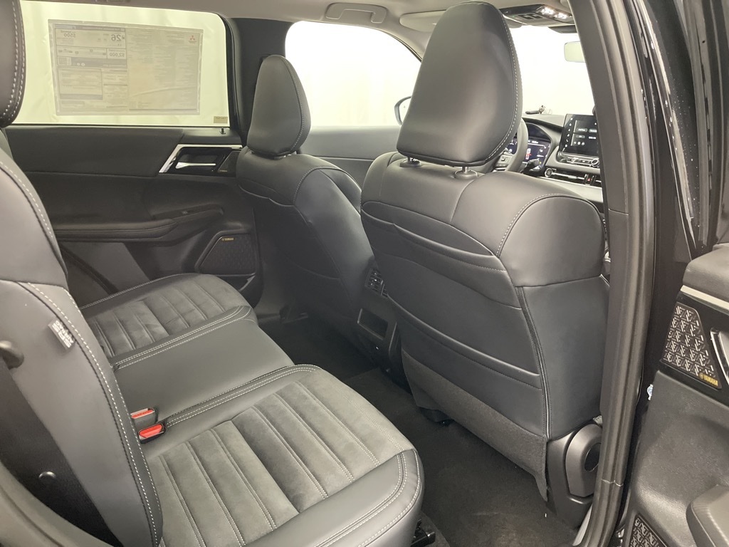 2025 Mitsubishi Outlander SE photo 23