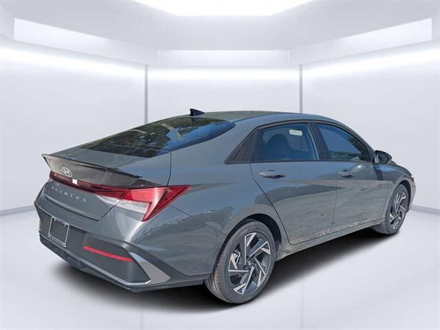 2025 Hyundai Elantra SEL Sport photo 3