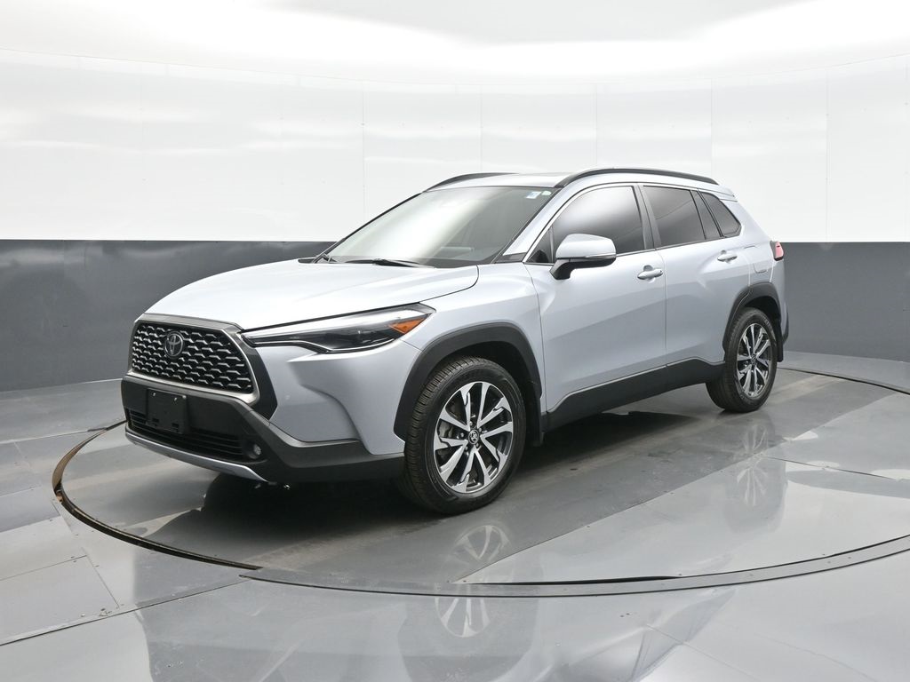 2023 Toyota Corolla Cross XLE photo 2
