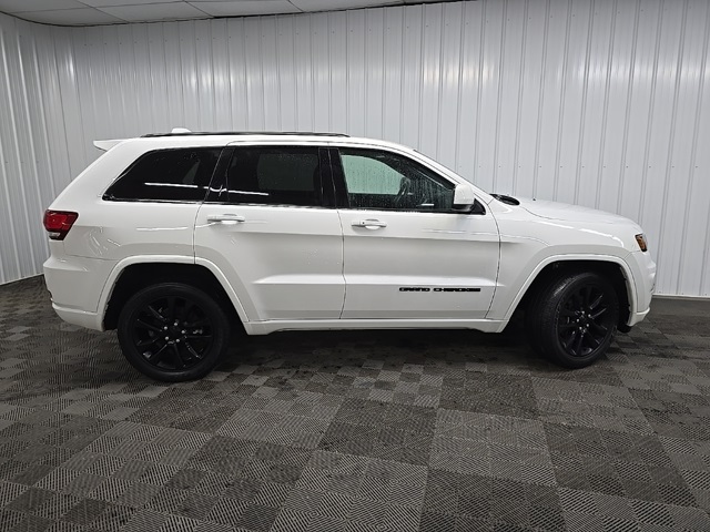 2021 Jeep Grand Cherokee Laredo X photo 2