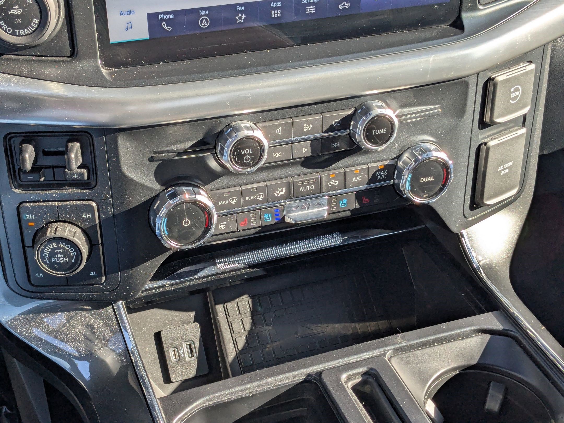 2022 Ford F-150 Lariat photo 21