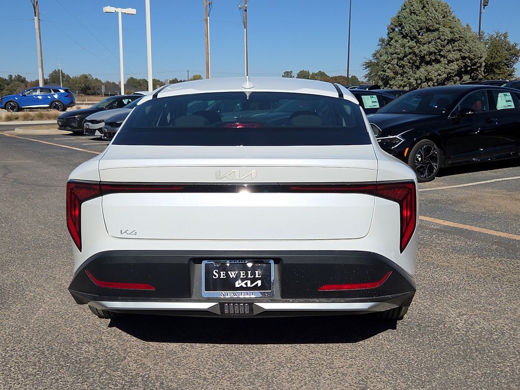 2025 Kia K4 LXS photo 4