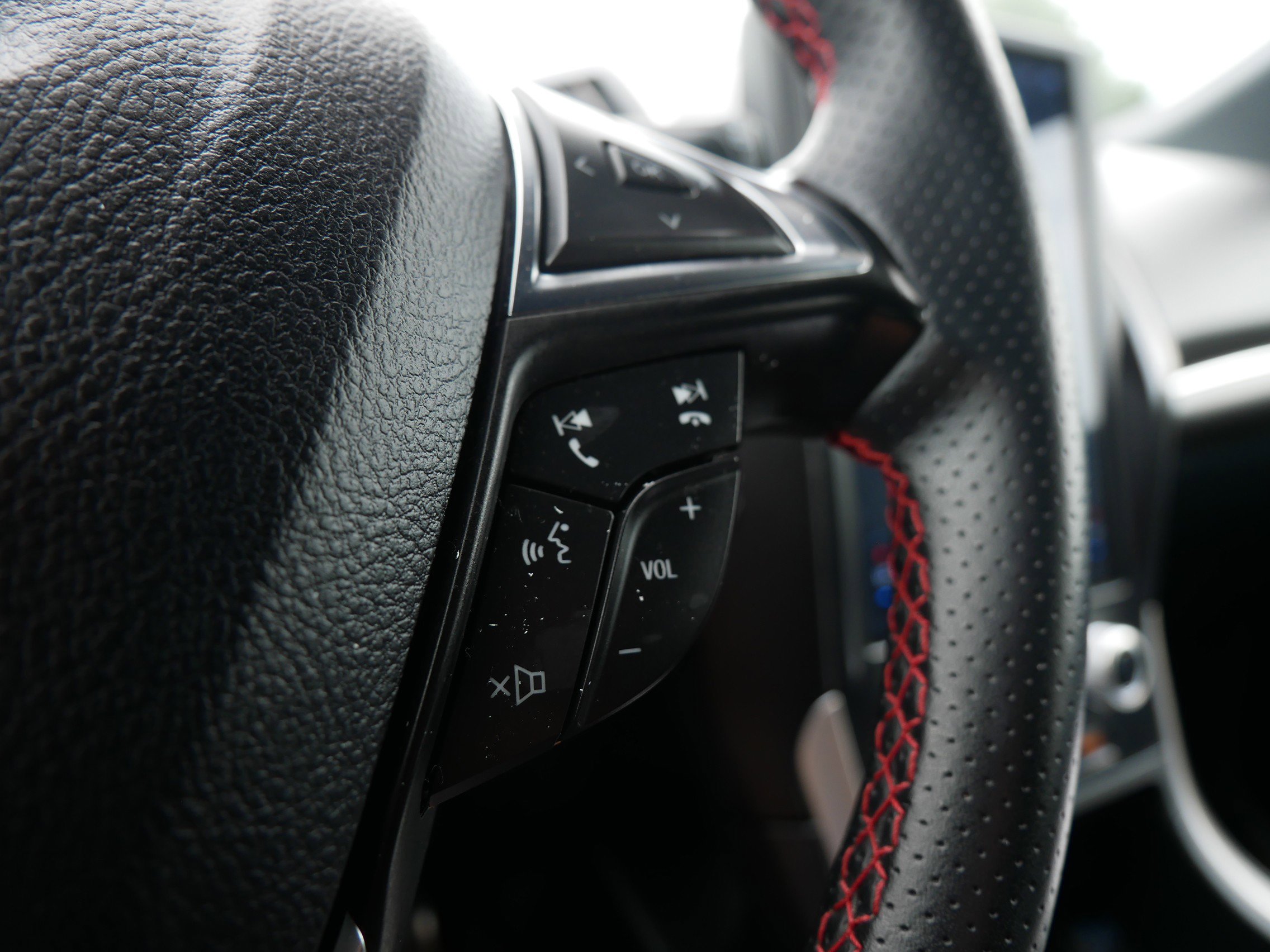 2024 Ford Edge ST-Line photo 23