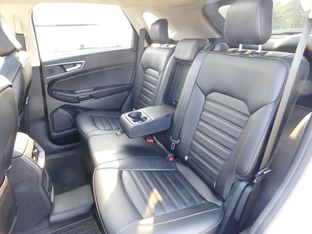 2022 Ford Edge SEL photo 18