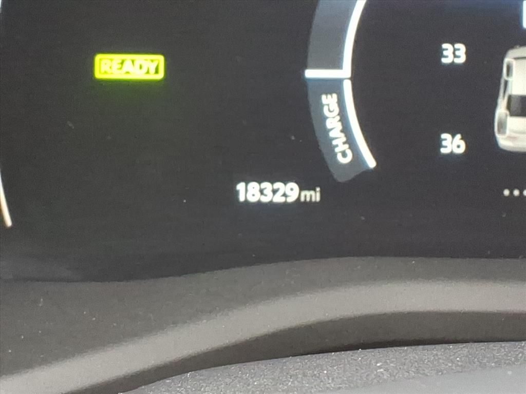2025 Toyota Camry Hybrid LE photo 23