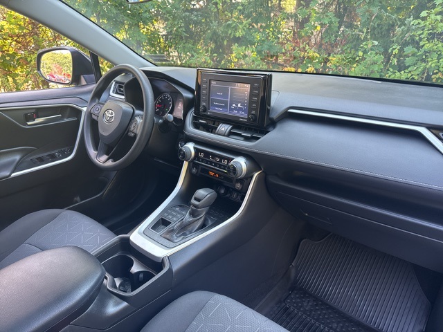 2021 Toyota RAV4 XLE photo 17