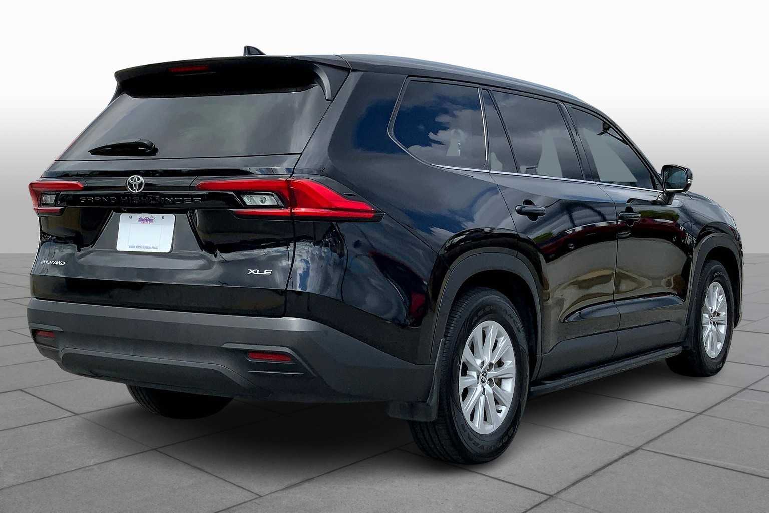 2024 Toyota Highlander Hybrid XLE photo 10
