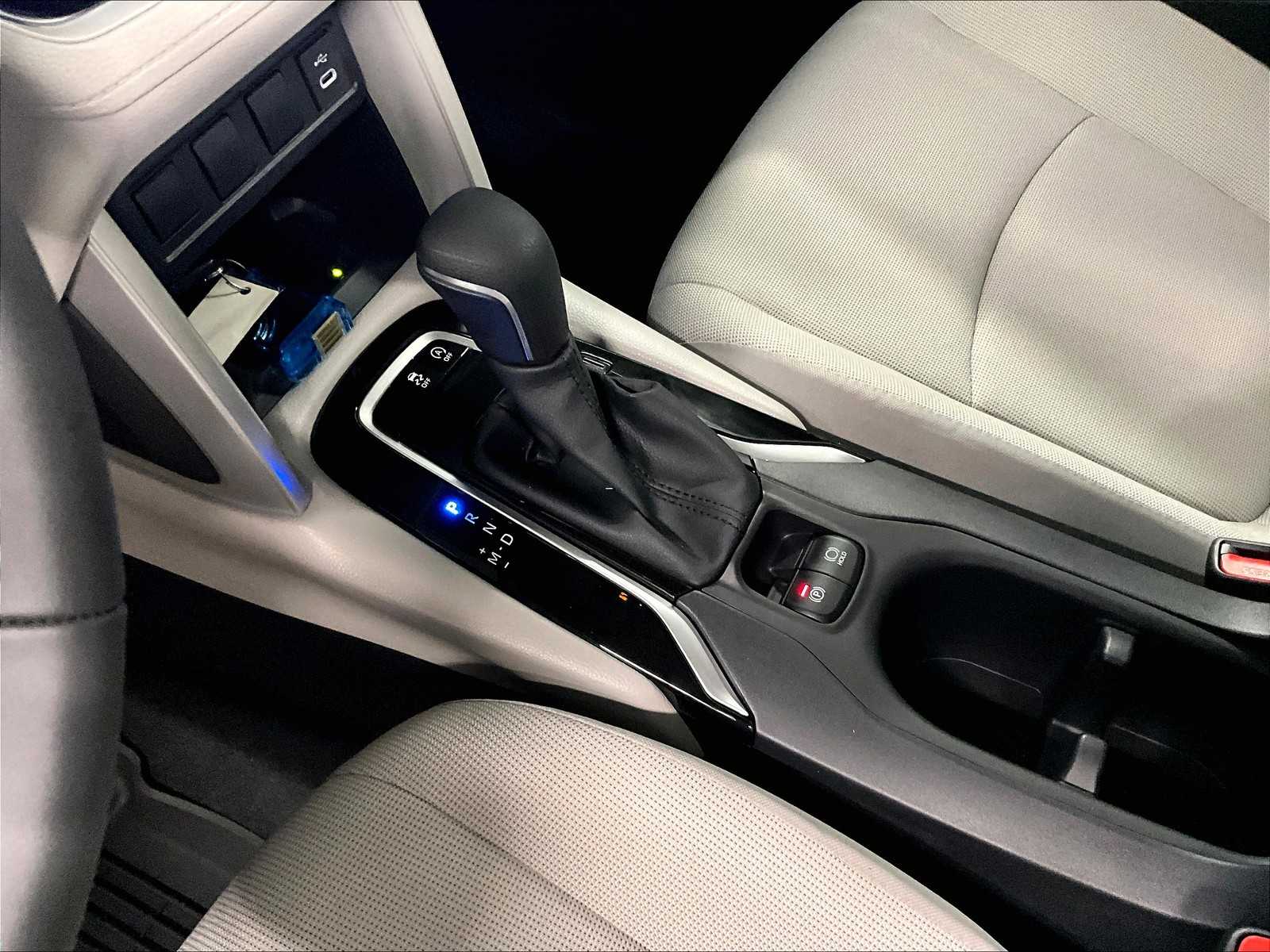 2025 Toyota Corolla Cross LE photo 12