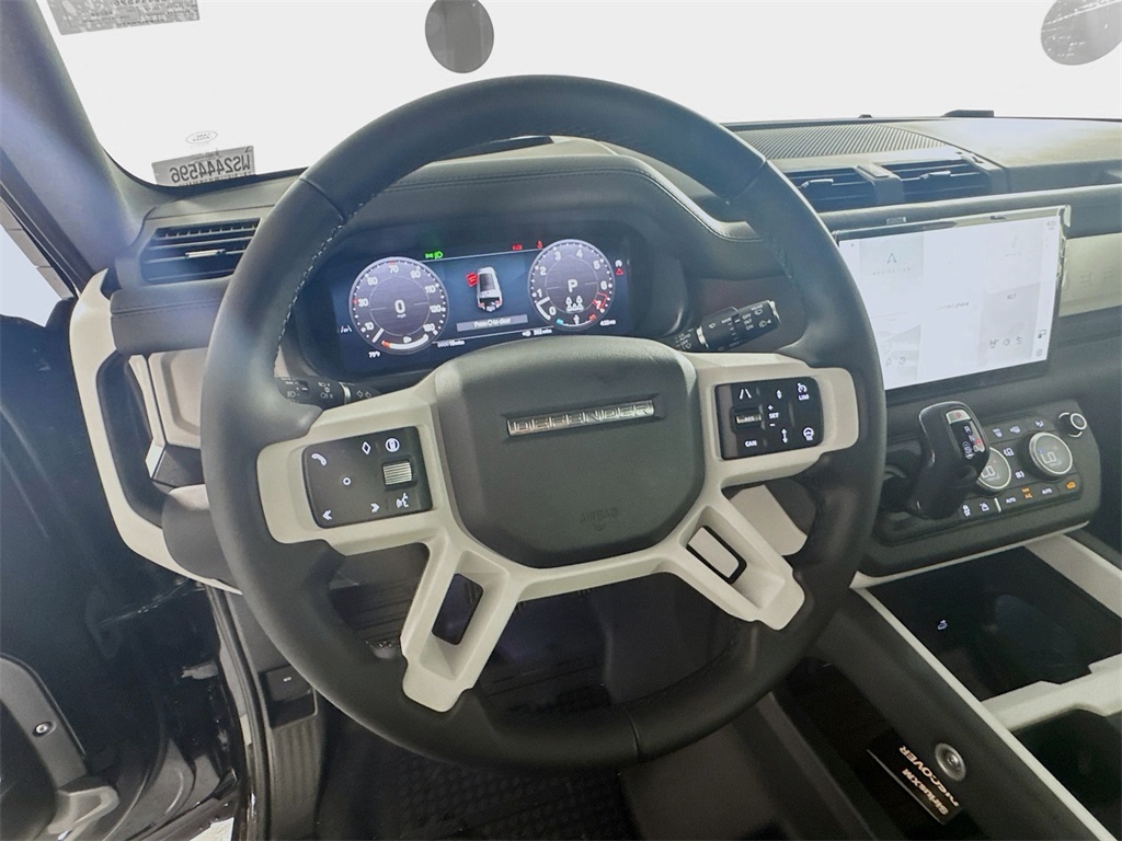2025 Land Rover Defender 130 X-Dynamic SE photo 8
