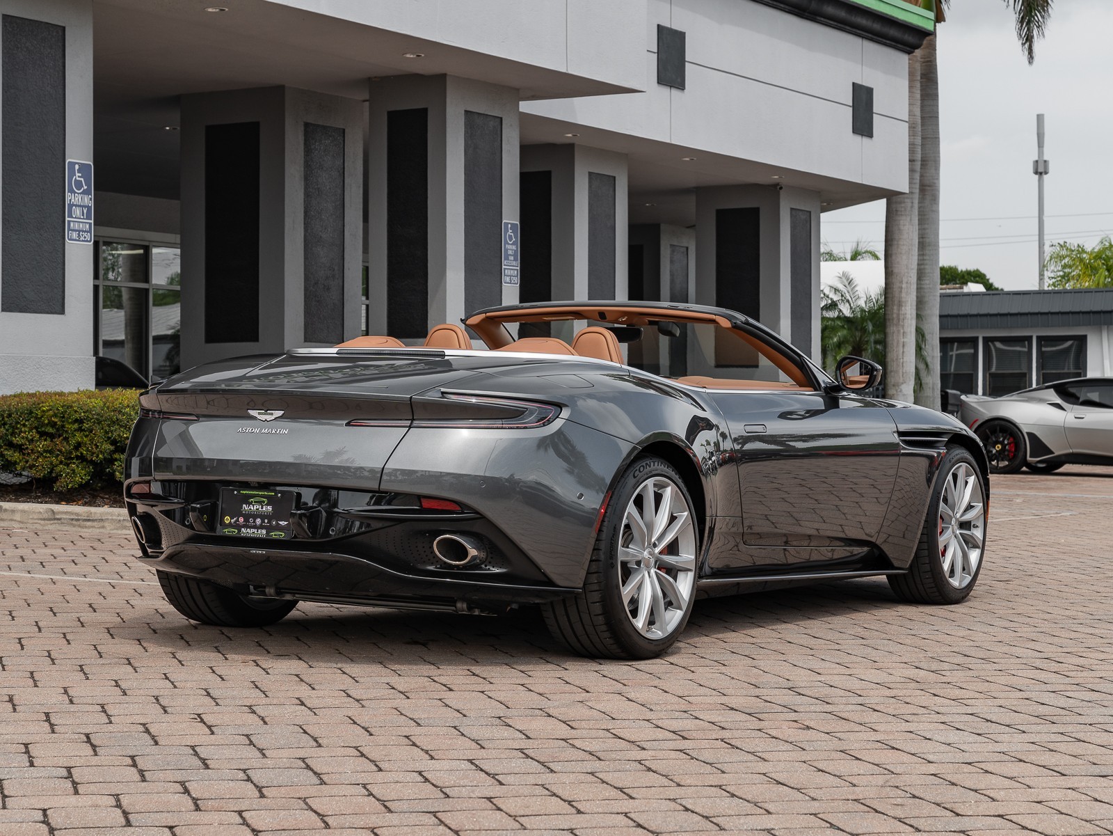 2019 Aston Martin DB11 AM5 photo 14