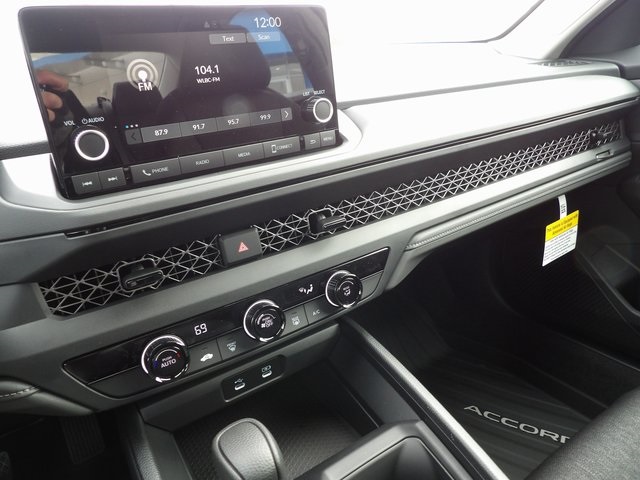 2025 Honda Accord LX photo 21