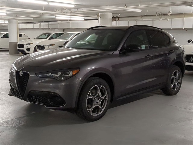 2025 Alfa Romeo Stelvio Sprint Base photo 3