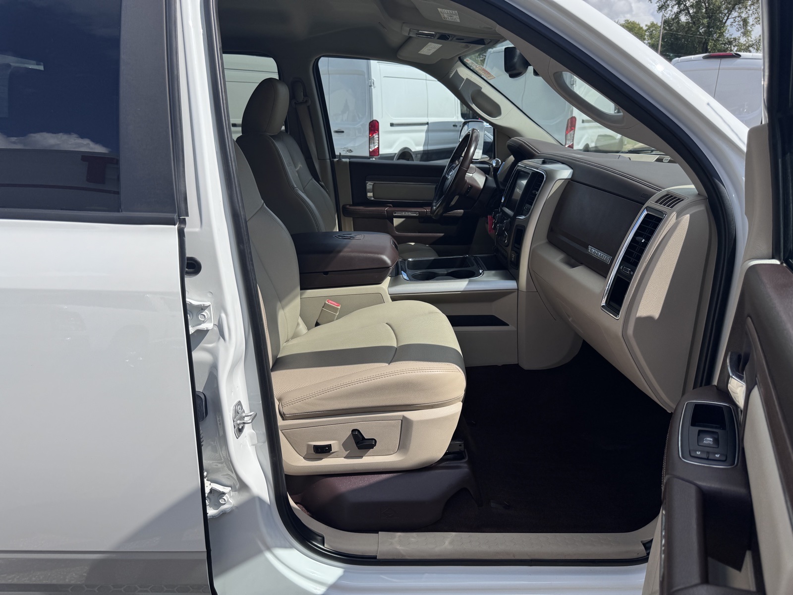 2017 Ram 3500 Laramie photo 18
