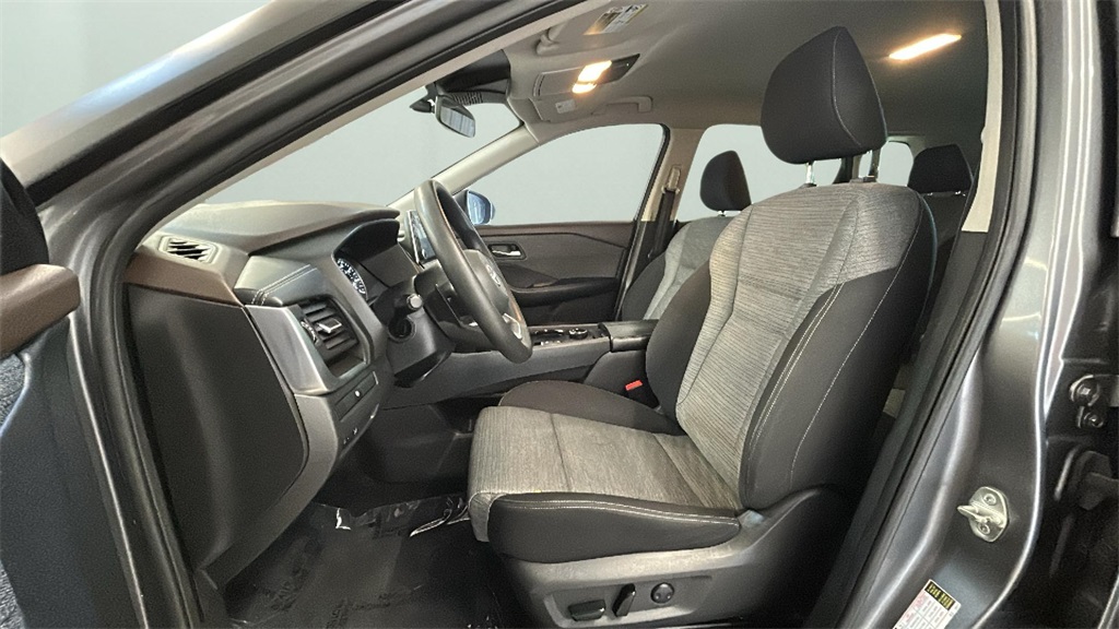 2023 Nissan Rogue SV photo 12