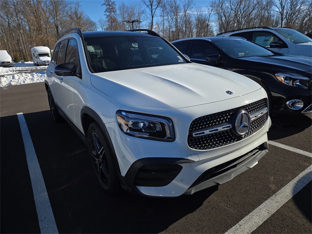 2023 Mercedes-Benz GLB Base's photo