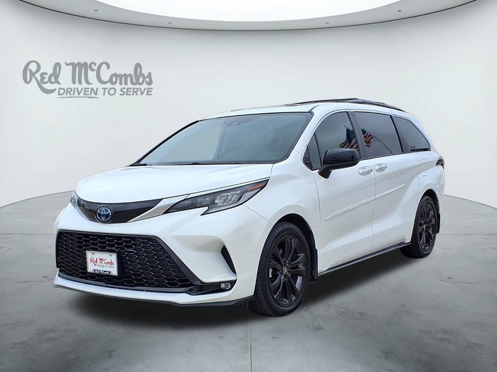 2023 Toyota Sienna XSE's photo