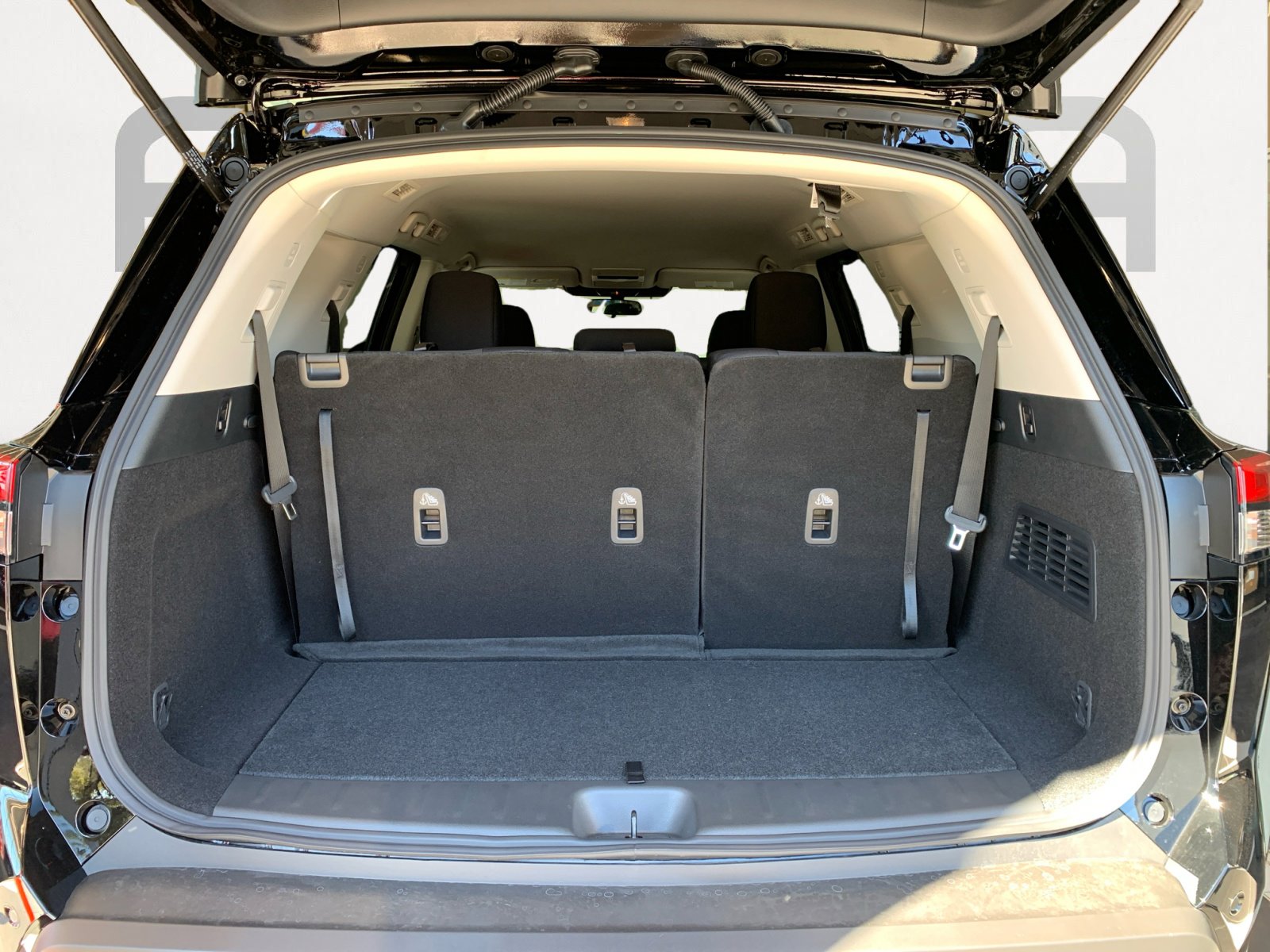 2025 Nissan Pathfinder S photo 11