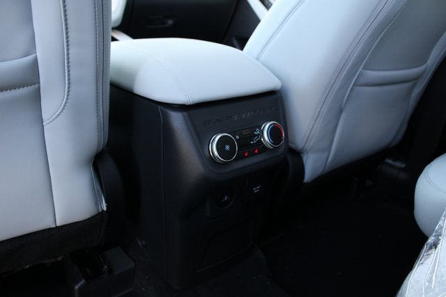 2026 Ford Explorer Platinum photo 3