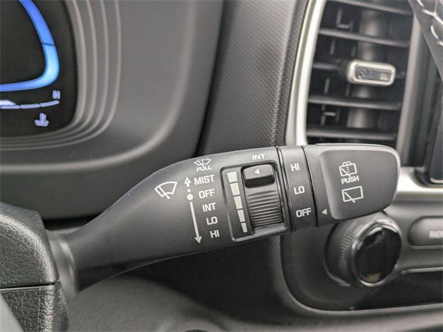 2025 Hyundai Venue SEL photo 28