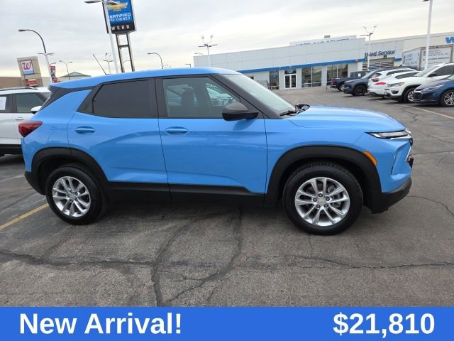 2024 Chevrolet Trailblazer LS photo 2