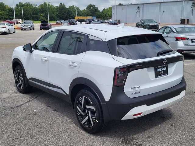 2025 Nissan Kicks SV photo 6