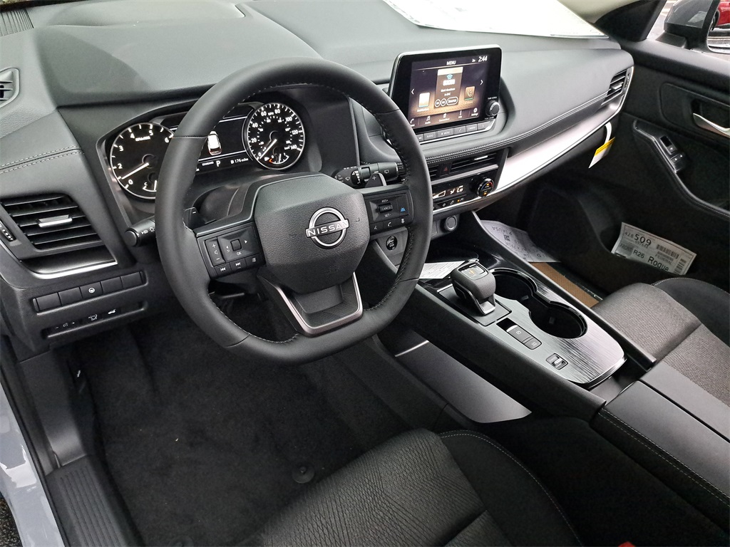 2026 Nissan Rogue SV photo 17
