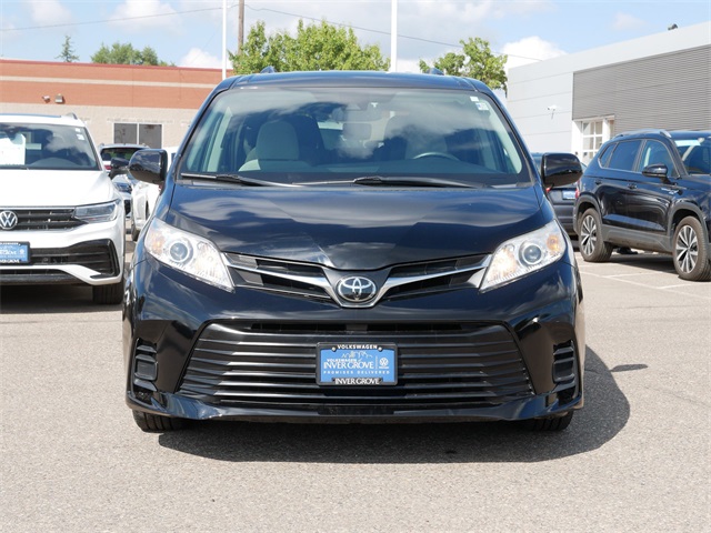 Used 2018 Toyota Sienna LE with VIN 5TDKZ3DC0JS948739 for sale in Inver Grove Heights, Minnesota