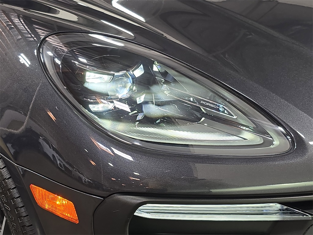 2023 Porsche Macan T photo 12