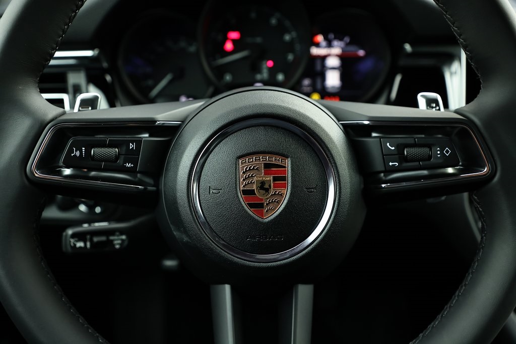 2025 Porsche Macan T photo 30
