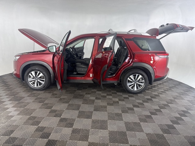 2024 Nissan Pathfinder SL photo 9