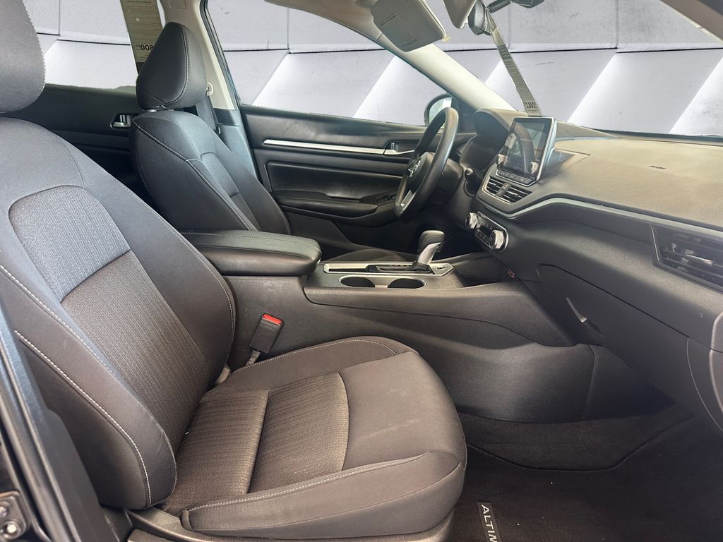 2022 Nissan Altima 2.5 SV photo 12