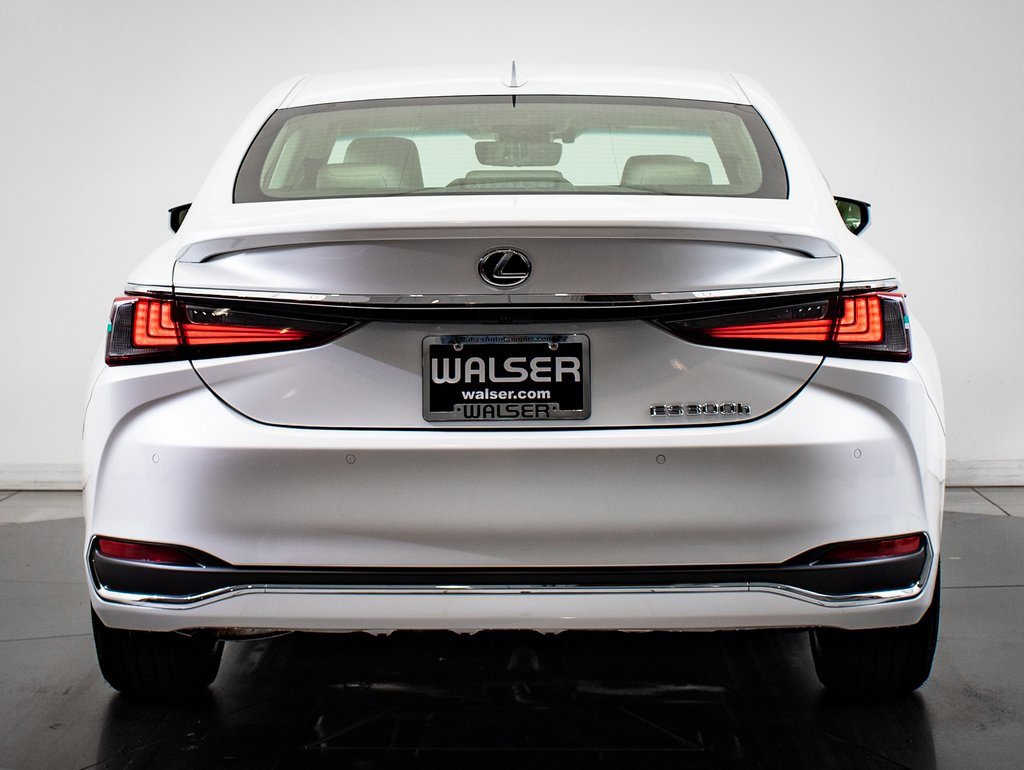 2025 Lexus ES 300h photo 7