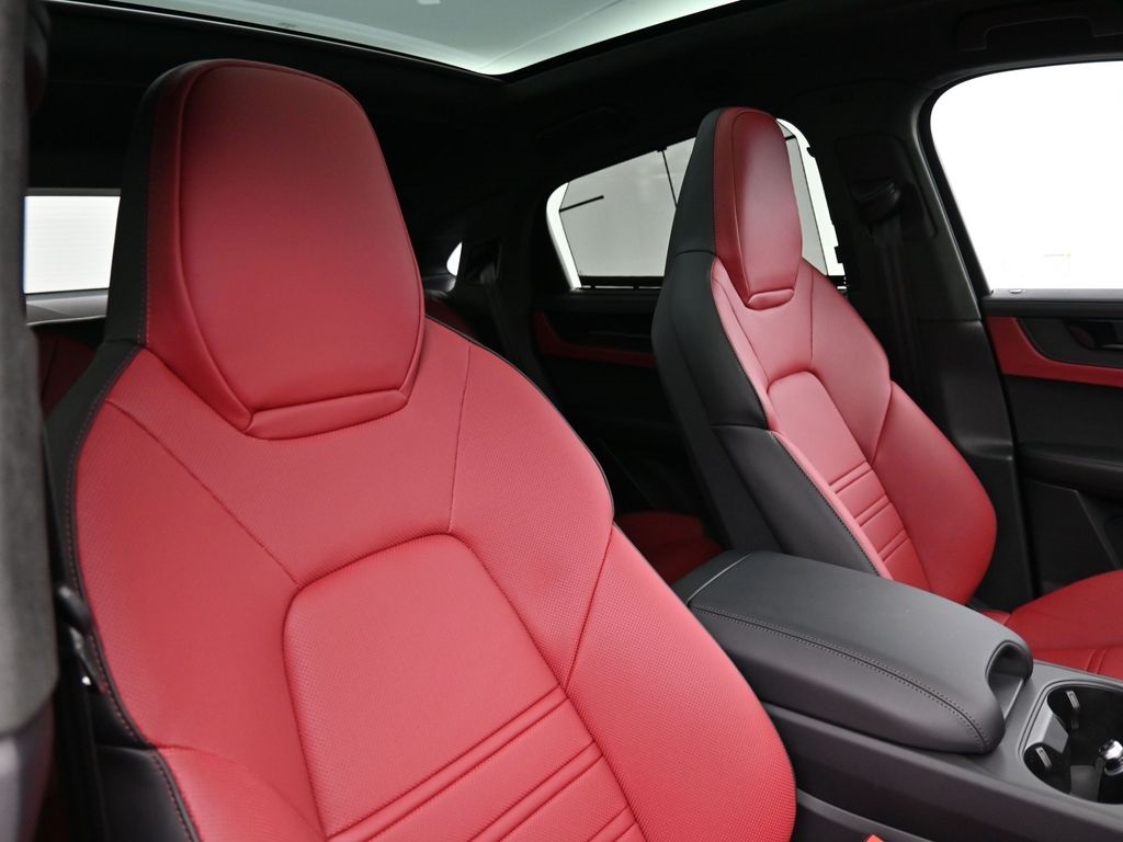 2026 Porsche Cayenne GTS Coupe photo 26