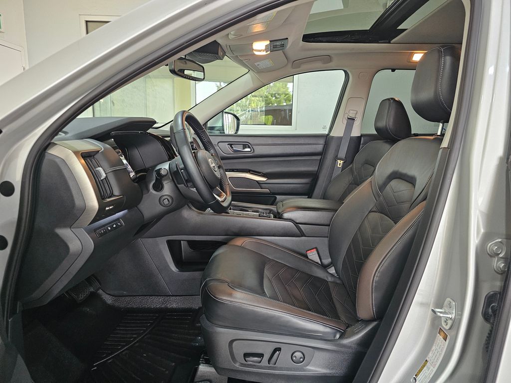 2022 Nissan Pathfinder Platinum photo 22