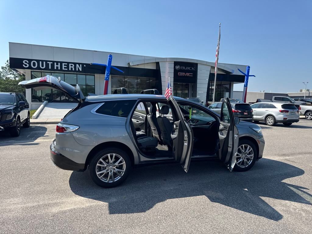2023 Buick Enclave Premium photo 13