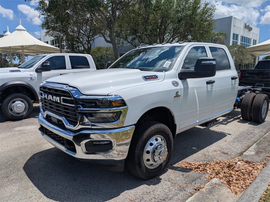 2026 Ram 3500 Tradesman photo 4