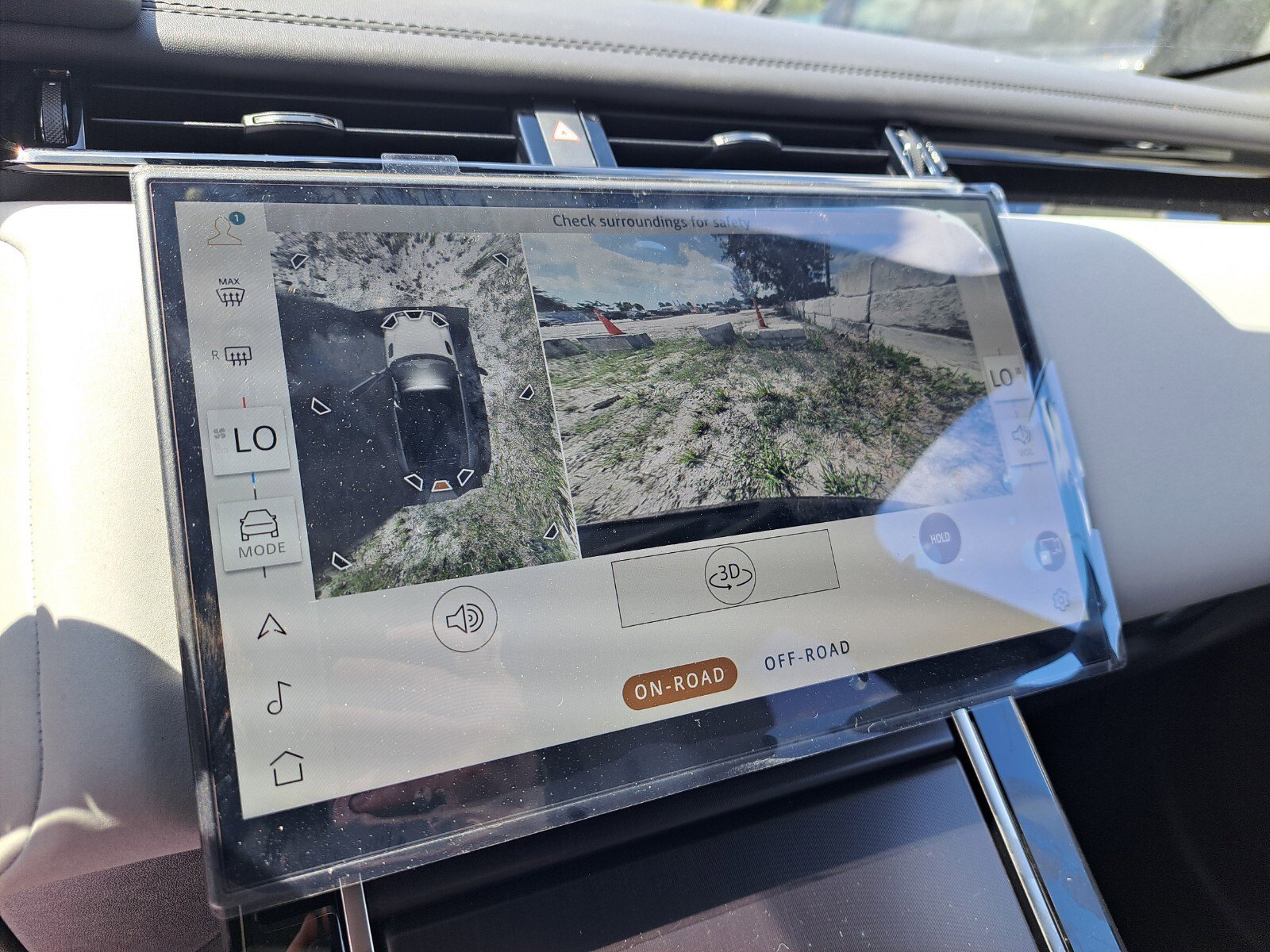 2026 Land Rover Range Rover Velar SE photo 14