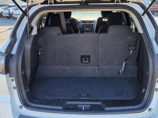 2017 Chevrolet Traverse 2LT photo 3