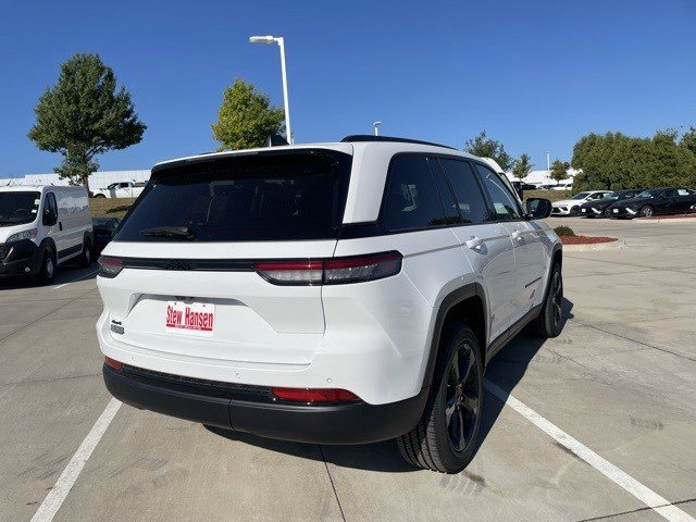 2025 Jeep Grand Cherokee Altitude photo 4