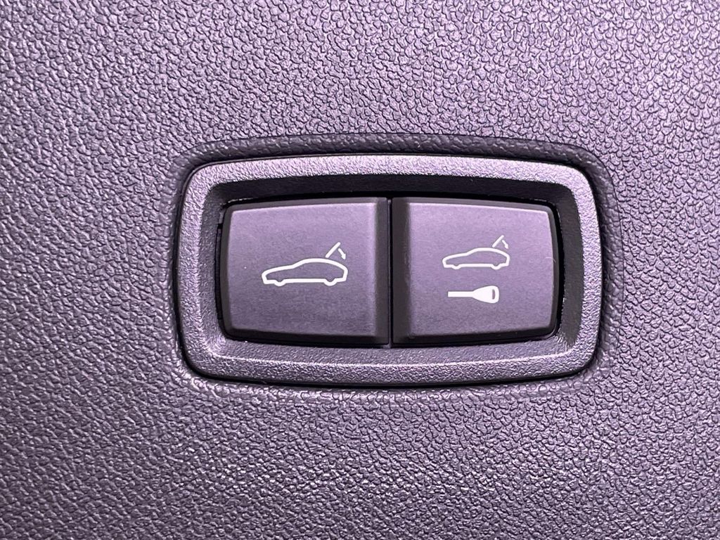 2024 Porsche Cayenne S photo 21