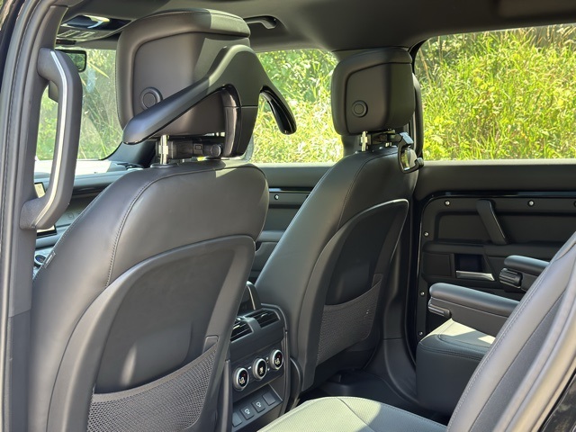 2025 Land Rover Defender 130 X-Dynamic SE photo 16