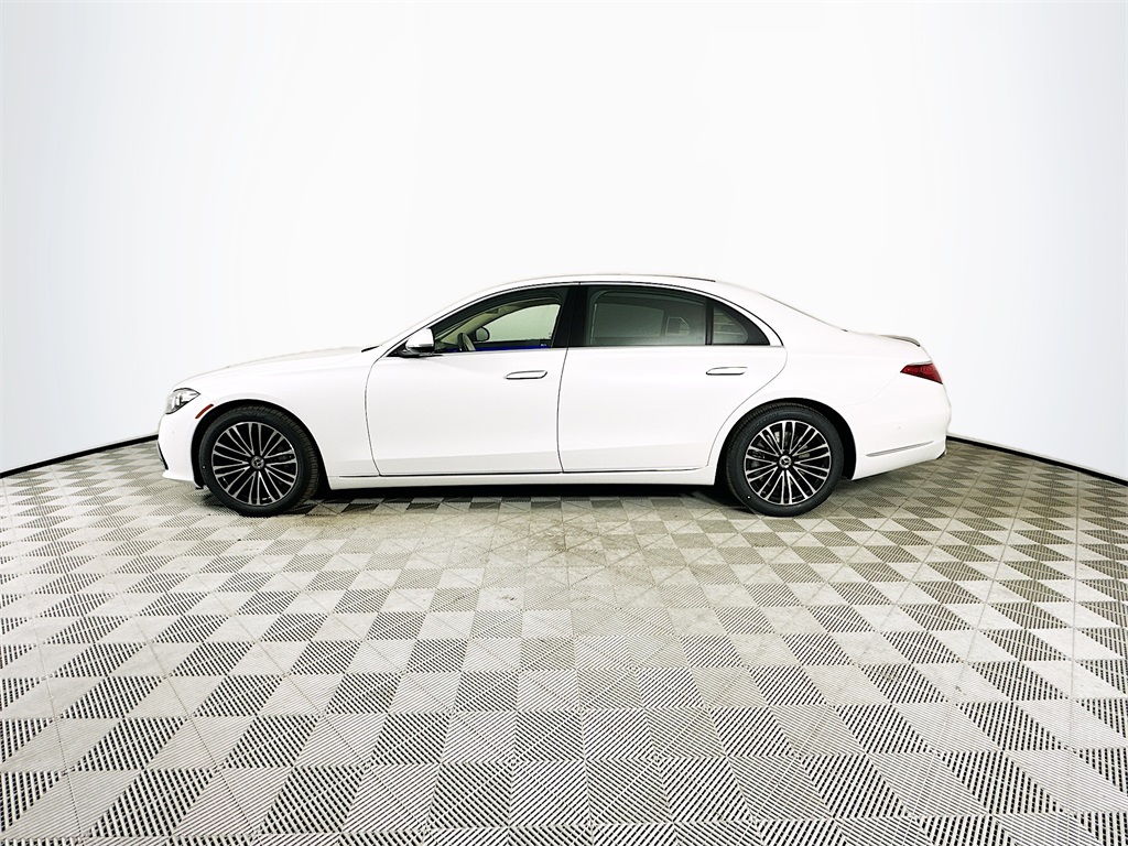 2025 Mercedes Benz S 580 4MATIC photo 4