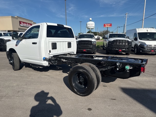 2025 Ram 3500 Tradesman photo 4