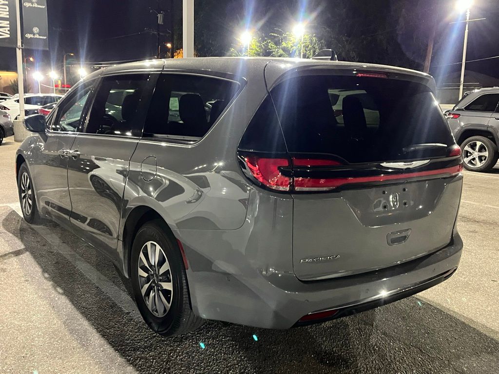 2022 Chrysler Pacifica Hybrid Touring L photo 4