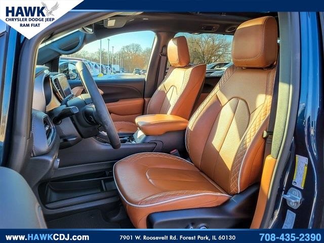 2025 CHRYSLER PACIFICA - Image 8