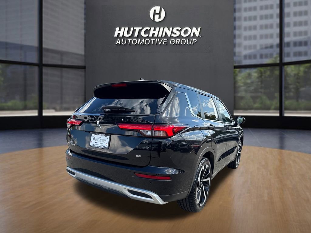 2024 Mitsubishi Outlander SE photo 3