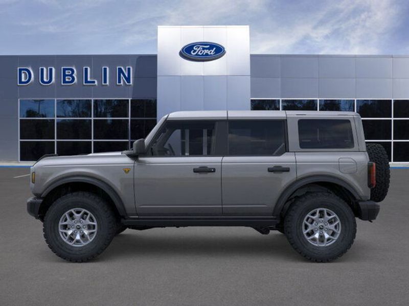 2025 Ford Bronco Badlands photo 3