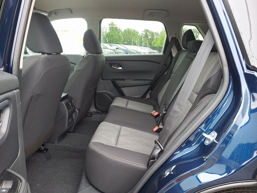 2026 Nissan Rogue SV photo 4